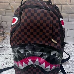 spray ground “sharks in paris”